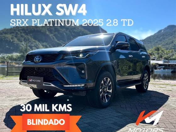 TOYOTA HILUX SW4 2.8 D-4D TURBO DIESEL SRX PLATINUM 7L 4X4 AUTOMÁTICO TOYOTA HILUX SW4 2.8 D-4D TURBO DIESEL SRX PLATINUM 7L 4X4 AUTOMÁTICO